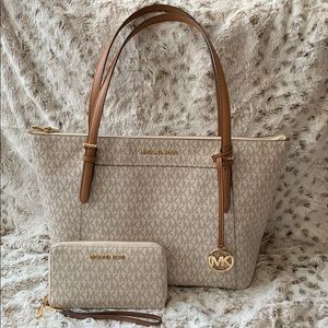 Michael Kors LG Travel Zip tote set
